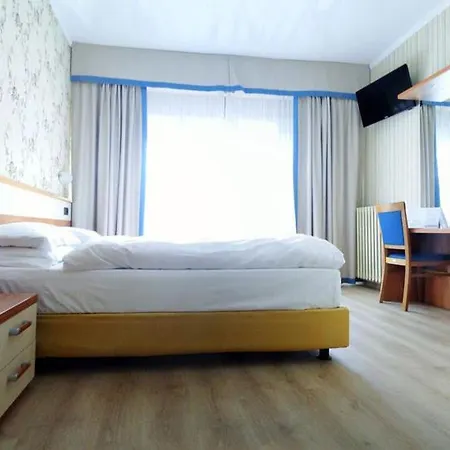 Sole - Limone Hotell 3*
