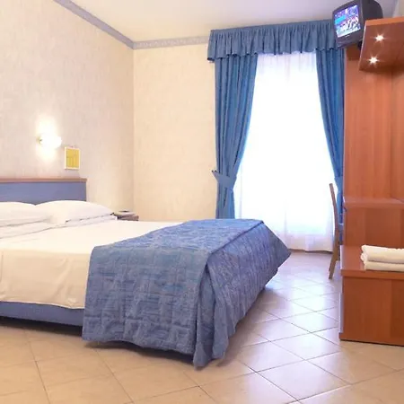 Sole - Limone Hotell 3*